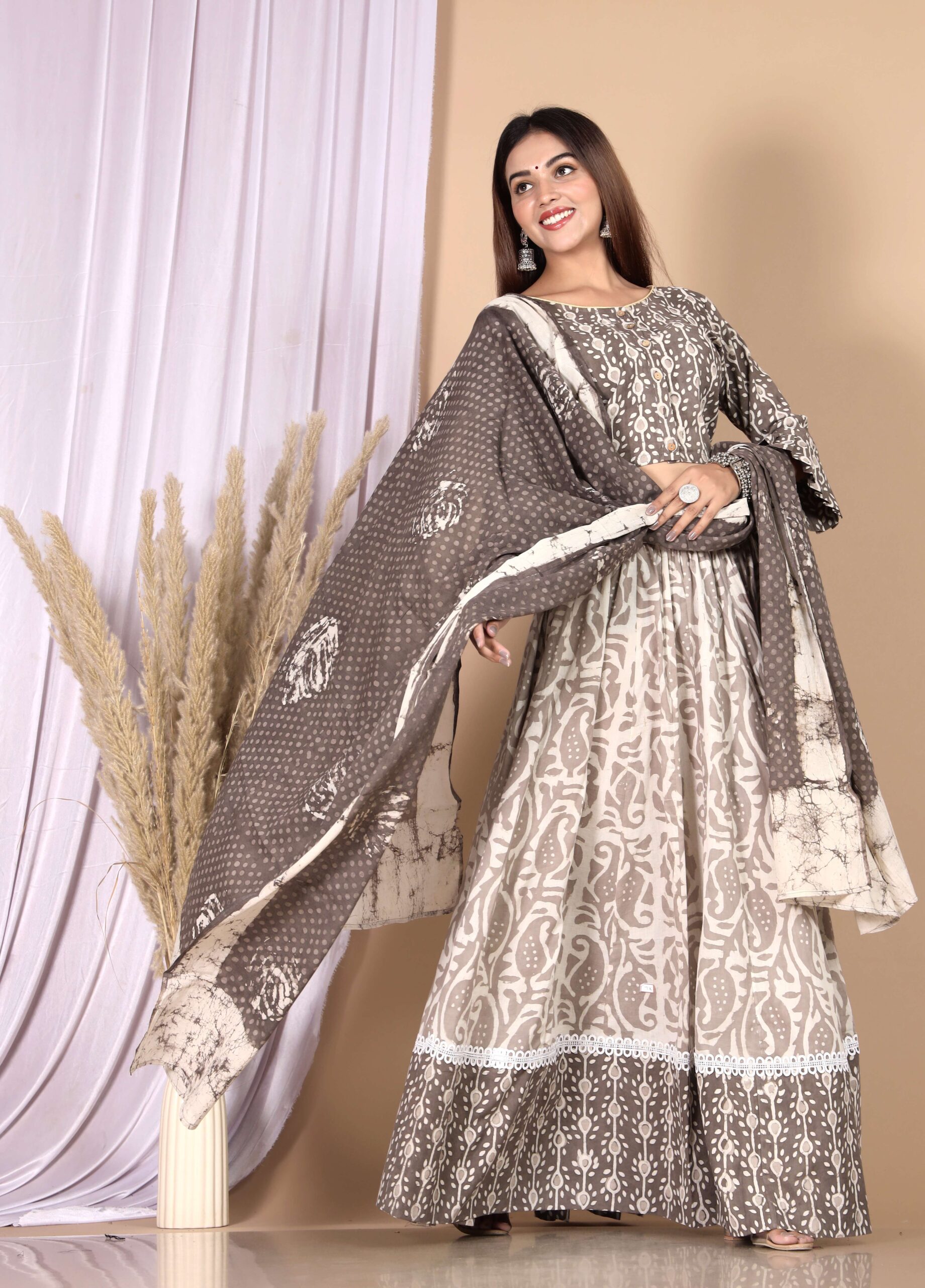 Women’s Grey Cotton Printed Lehenga Choli Dupatta Set - Image 3